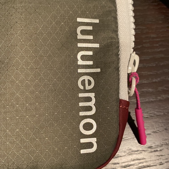 Lululemon crossbody bag - Picture 6 of 6